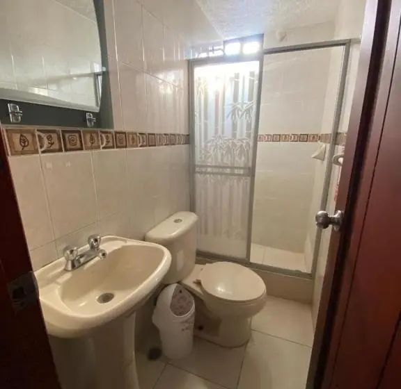 Economy Triple Room, Hostal Mollitiam