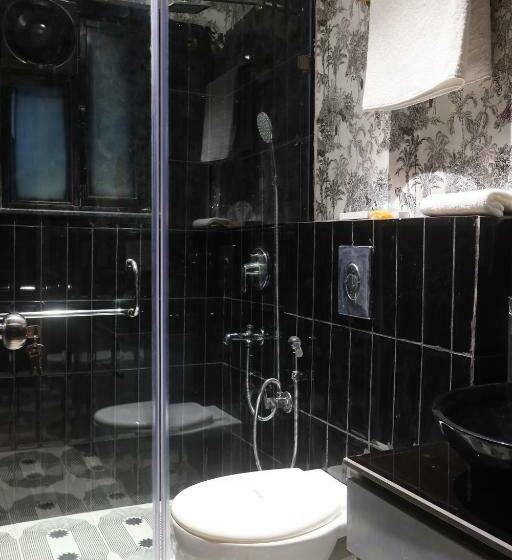 Quarto Deluxe, The Saga