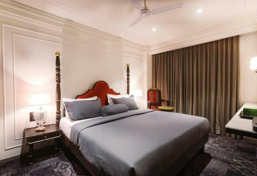 Quarto Deluxe, The Saga