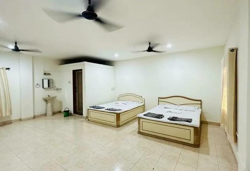 デラックスルーム, Stay On The Way Resort Mandwa Alibag
