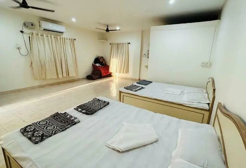 デラックスルーム, Stay On The Way Resort Mandwa Alibag