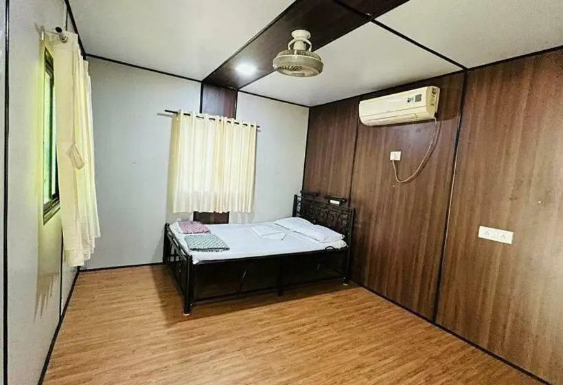 デラックスルーム, Stay On The Way Resort Mandwa Alibag