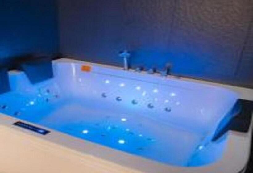 سوئیت با تخت بزرگ, نزل السلطان للأجنجة الفندقية