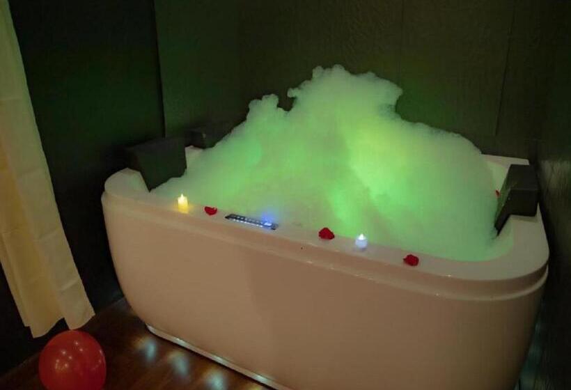 سوئیت با تخت بزرگ, نزل السلطان للأجنجة الفندقية