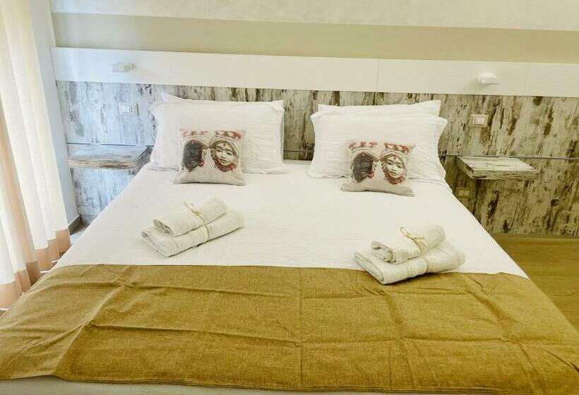 اتاق استاندارد چهار تخته, La Trinacria