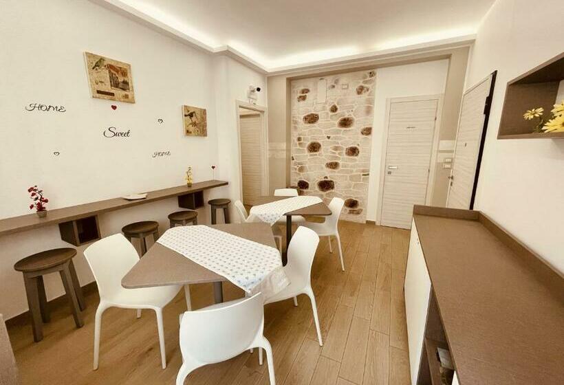 اتاق استاندارد چهار تخته, La Trinacria