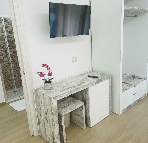 اتاق استاندارد چهار تخته, La Trinacria