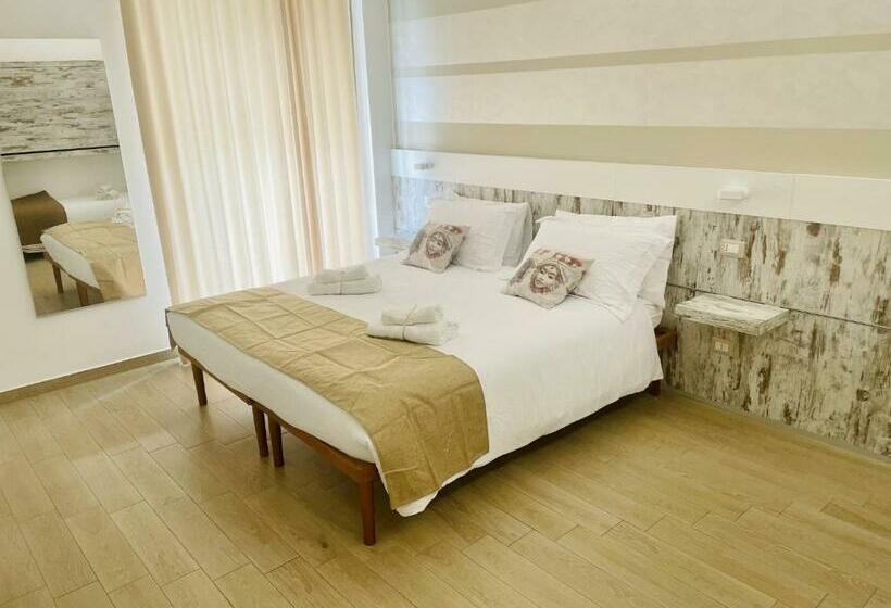 اتاق استاندارد چهار تخته, La Trinacria