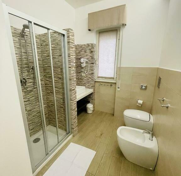 اتاق استاندارد چهار تخته, La Trinacria