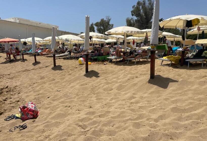 اتاق استاندارد سه نفره, La Trinacria