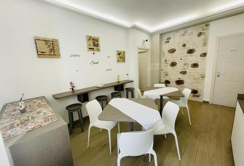 اتاق استاندارد سه نفره, La Trinacria