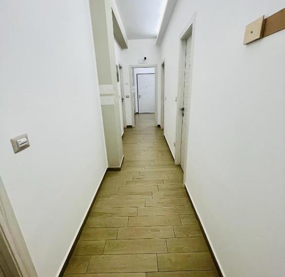 اتاق استاندارد سه نفره, La Trinacria