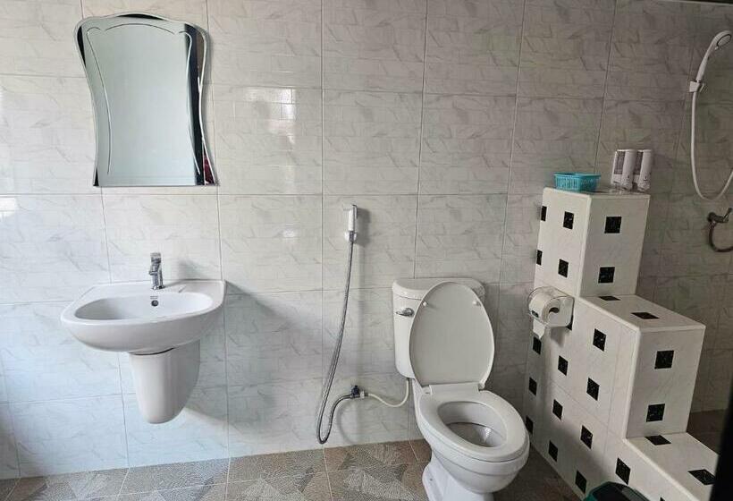 סוויטה משפחתית, ไร่ปาริชาติ