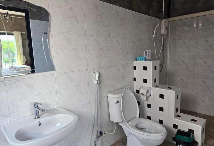 家庭套房, ไร่ปาริชาติ