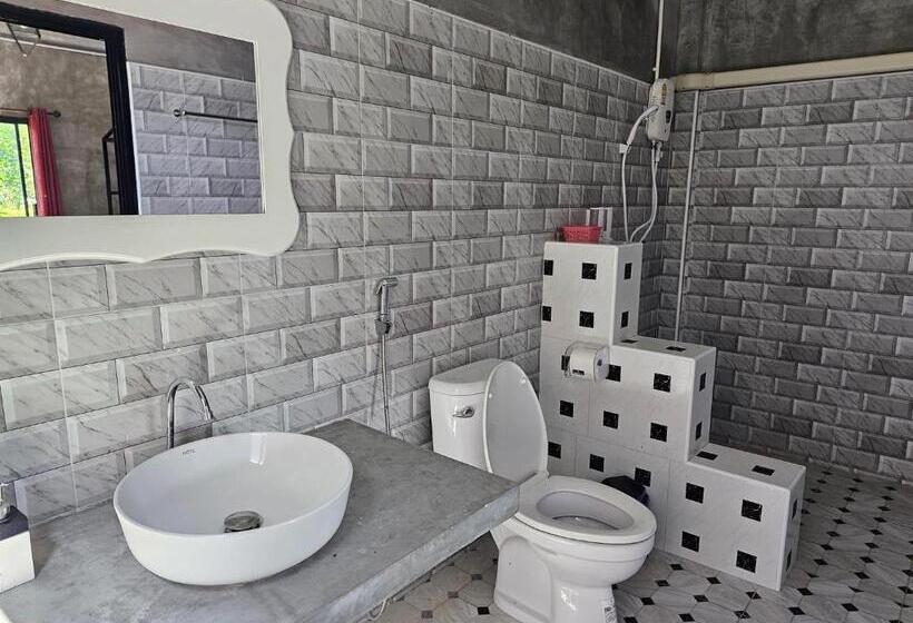 豪华三人间, ไร่ปาริชาติ