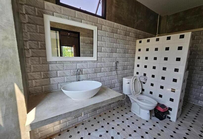 带大床的豪华间, ไร่ปาริชาติ