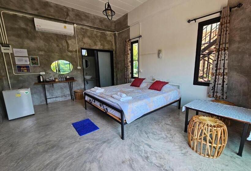 带大床的豪华间, ไร่ปาริชาติ