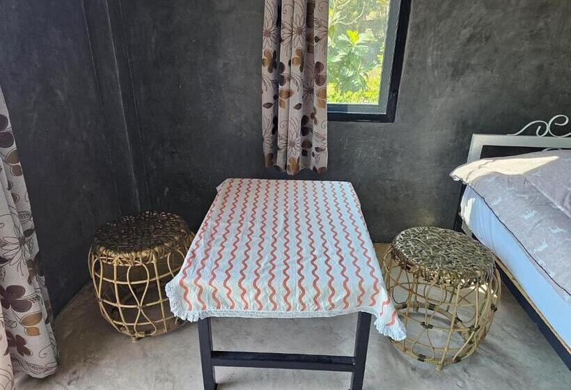 带大床的豪华间, ไร่ปาริชาติ