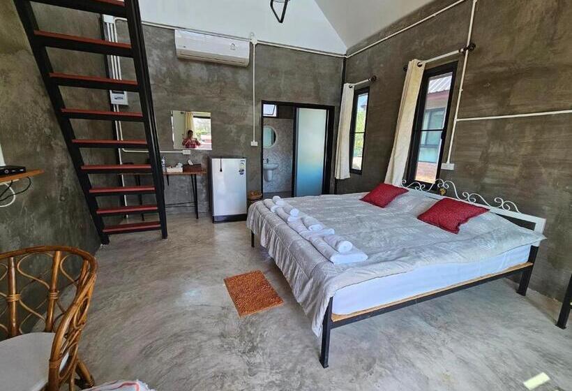 四人豪华间, ไร่ปาริชาติ