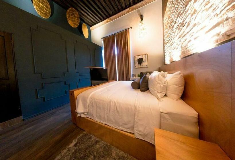 Полулюкс, Plaza De Armas