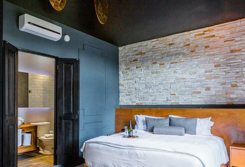 Полулюкс, Plaza De Armas