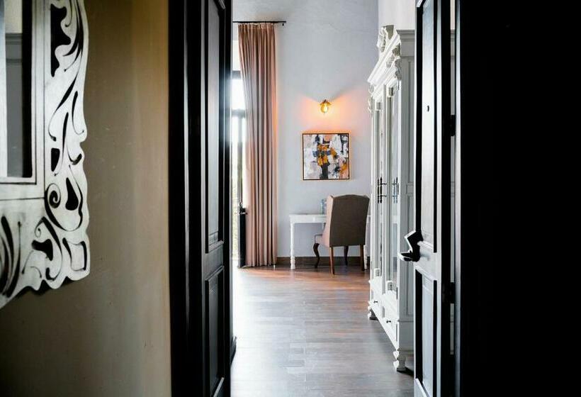 Полулюкс, Plaza De Armas