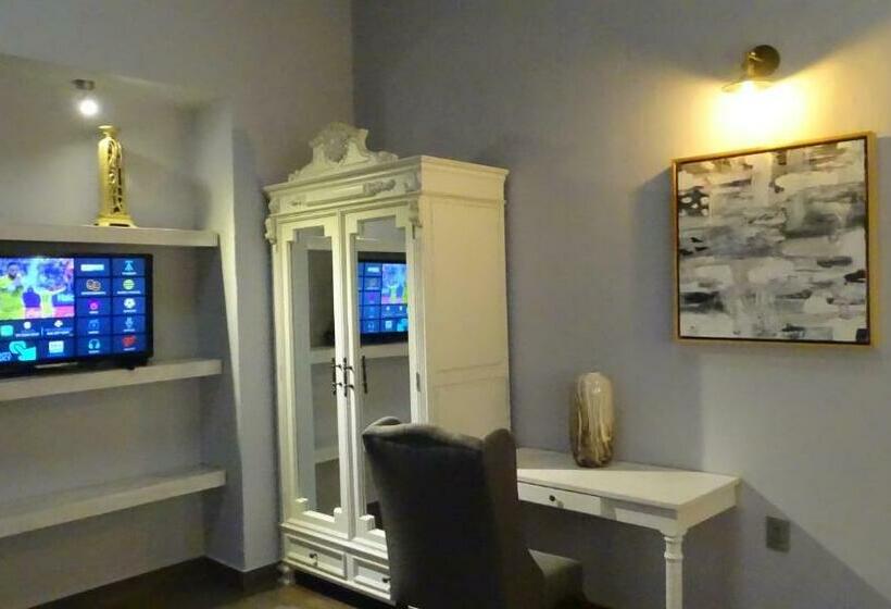 Полулюкс, Plaza De Armas