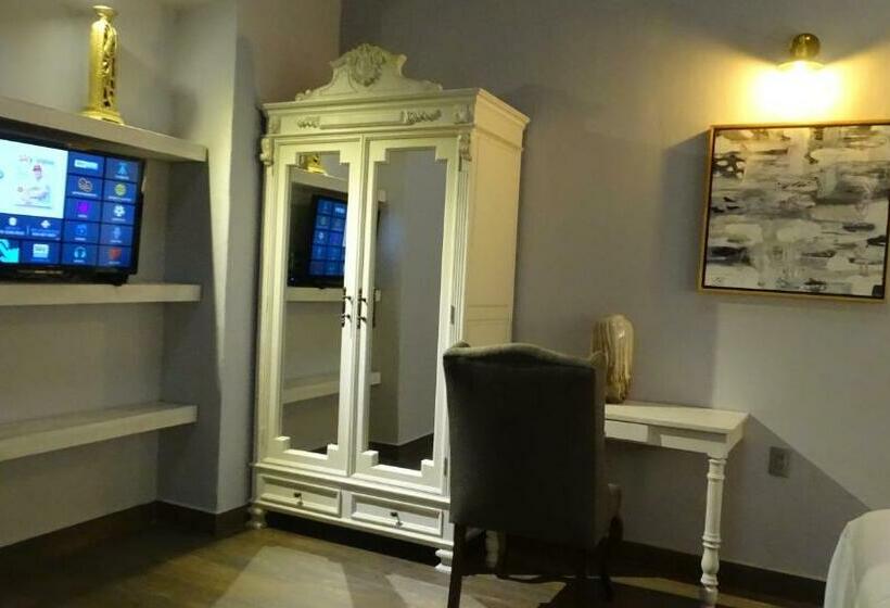 Полулюкс, Plaza De Armas