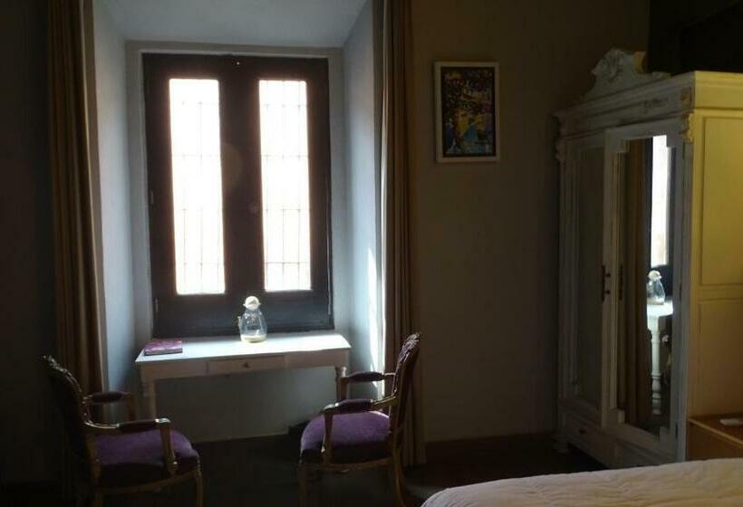 Полулюкс, Plaza De Armas