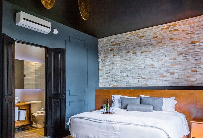 Полулюкс, Plaza De Armas