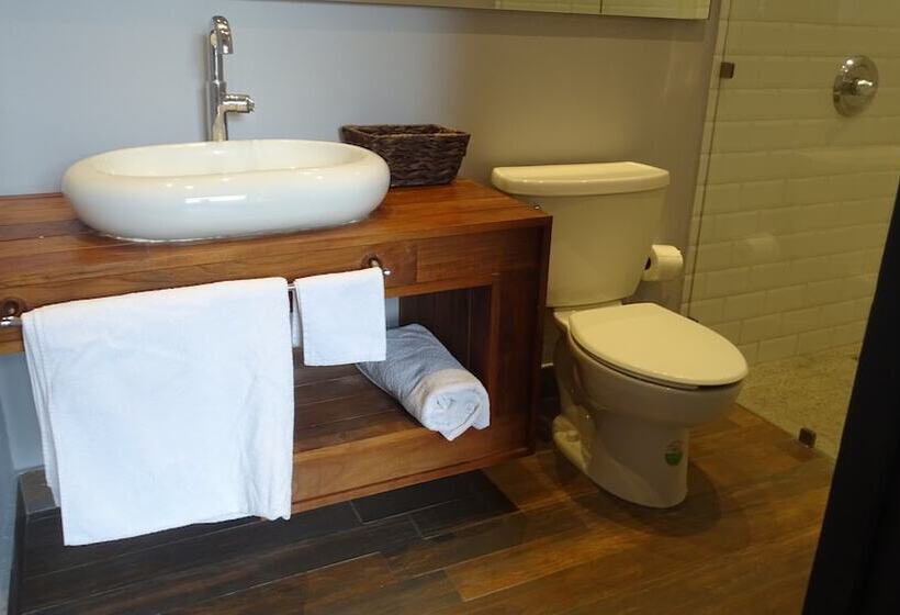 Люкс, Plaza De Armas