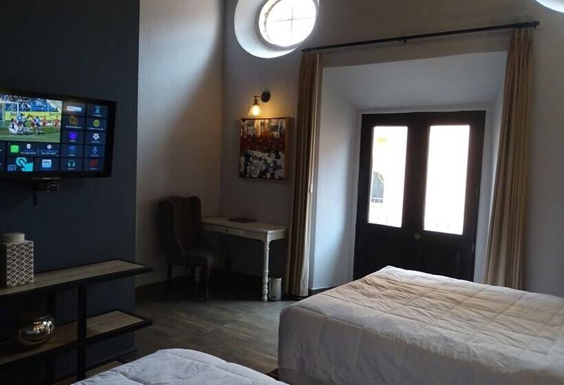 Люкс, Plaza De Armas