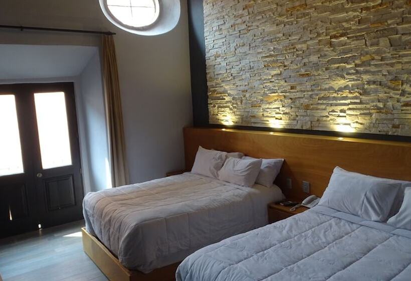 Люкс, Plaza De Armas