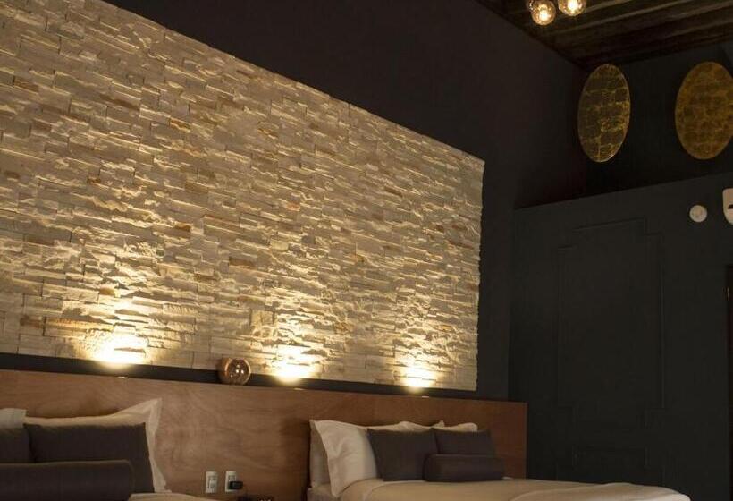 Люкс, Plaza De Armas