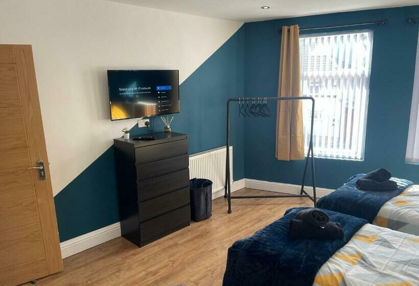 Quarto Triplo Deluxe, Anfield Accomodation
