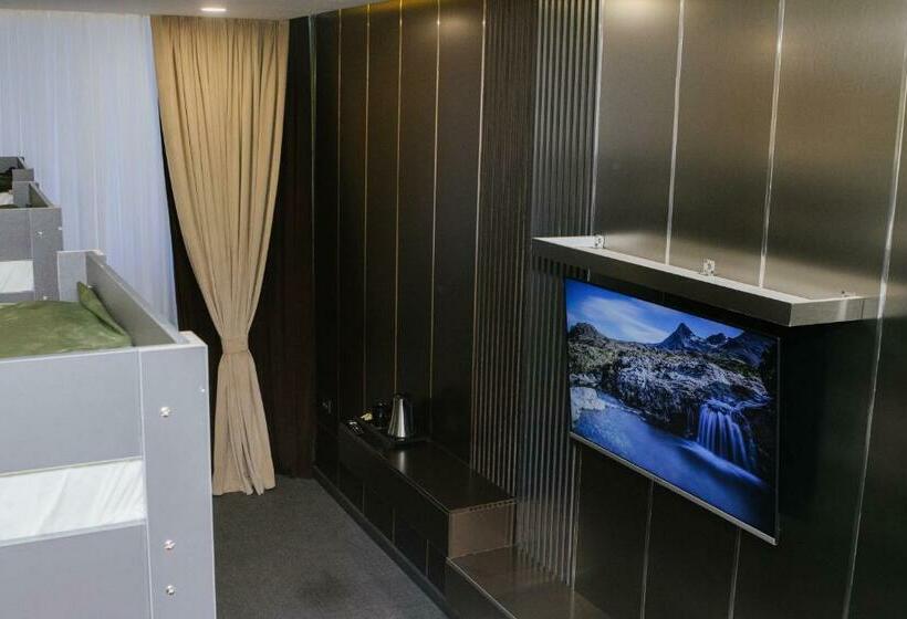 تختخواب در اتاق مشترک, Bed Pillow Hostel