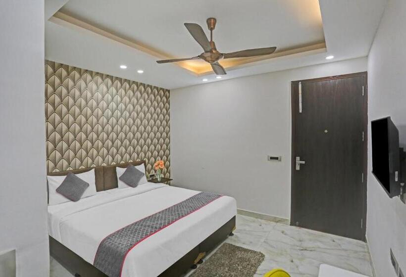 Pokój Trzyosobowy Klasyczny, Collection O Hotel The Telone Stay