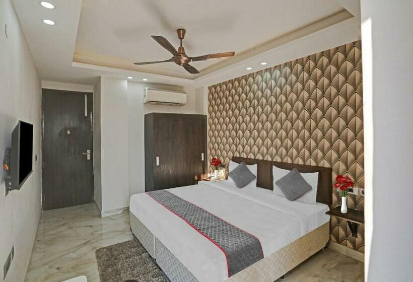 Pokój Trzyosobowy Klasyczny, Collection O Hotel The Telone Stay