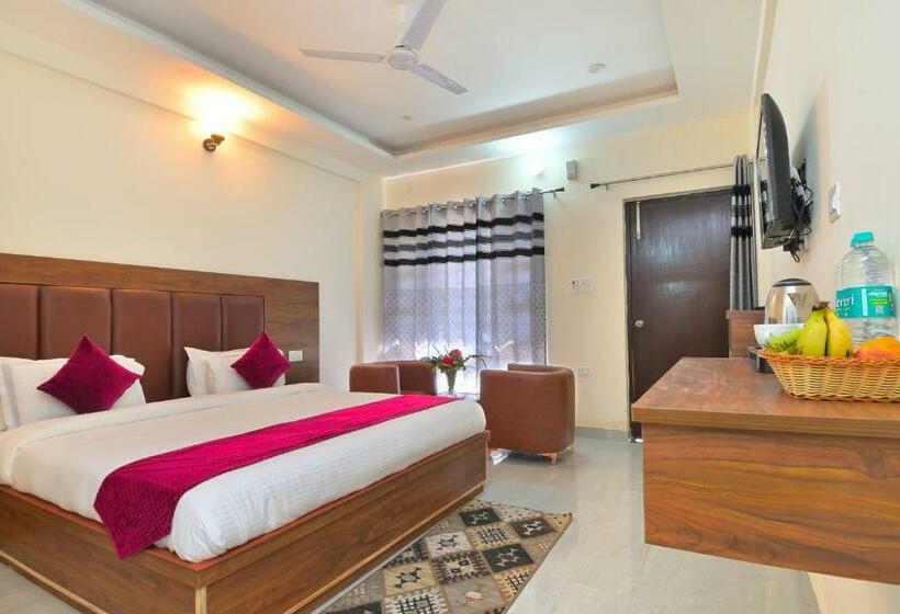 Standard Room King Size Bed, Dhanolti View By La Riqueza   Welcome New Year With Fresh Snowfall