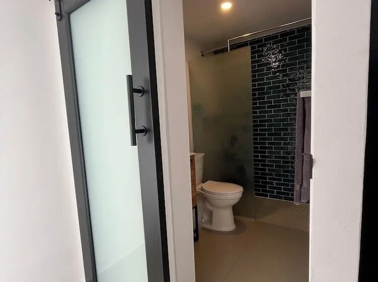 اتاق استاندارد با سرویس بهداشتی مشترک, La Calma Poshtel