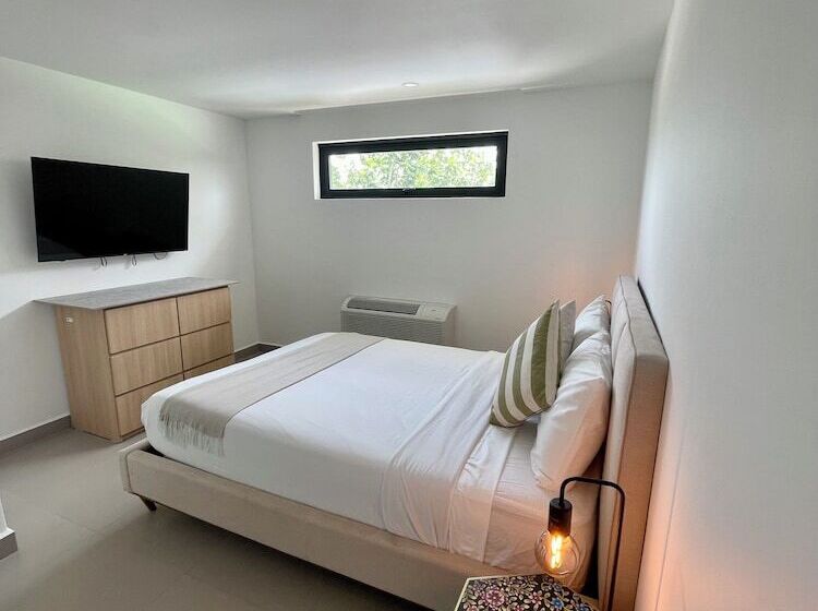 اتاق استاندارد با سرویس بهداشتی مشترک, La Calma Poshtel