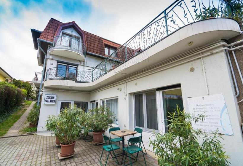 סטודיו סופריור, Squash Apartments & Studios