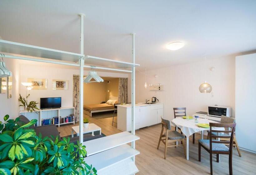 高级工作室, Squash Apartments & Studios