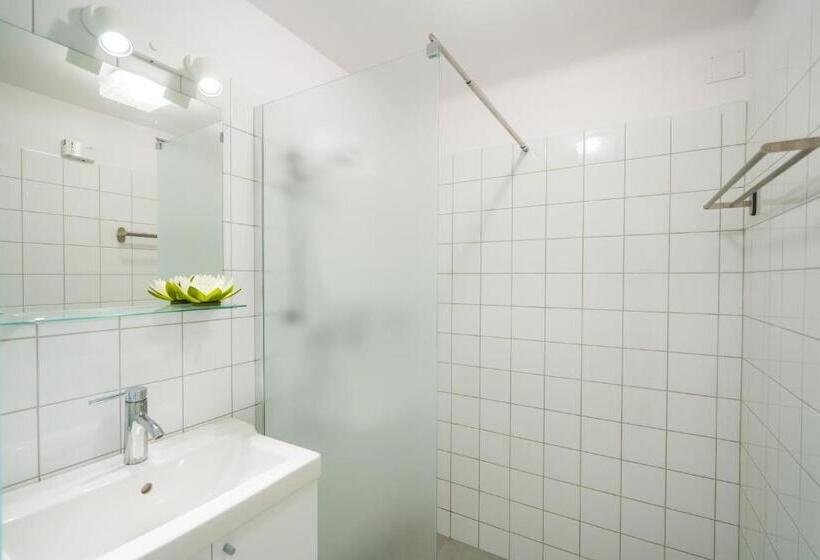 高级工作室, Squash Apartments & Studios