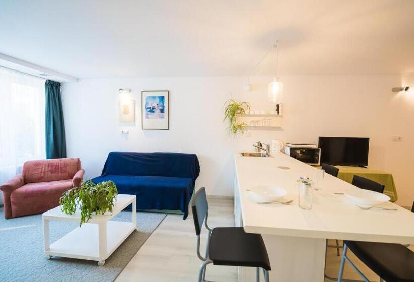 豪华工作室, Squash Apartments & Studios