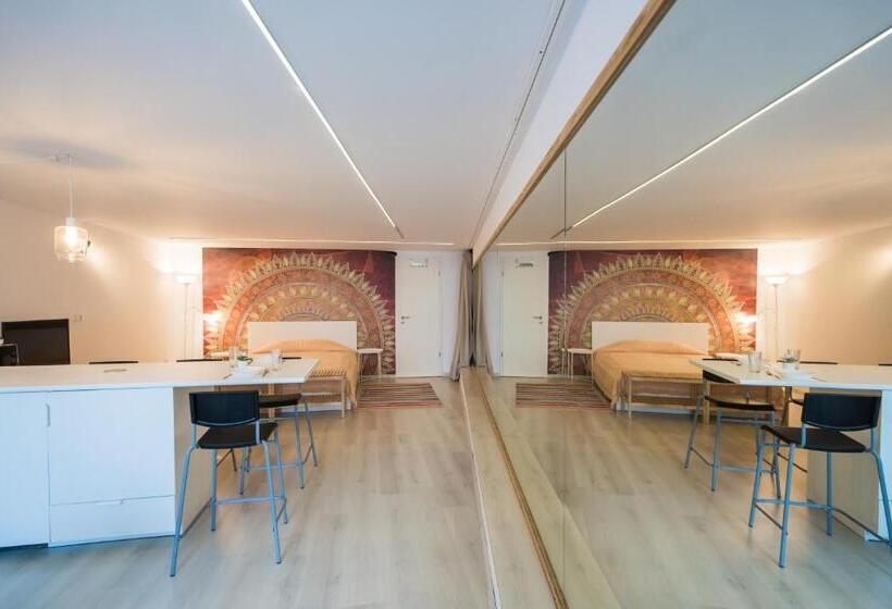 Студия Deluxe, Squash Apartments & Studios