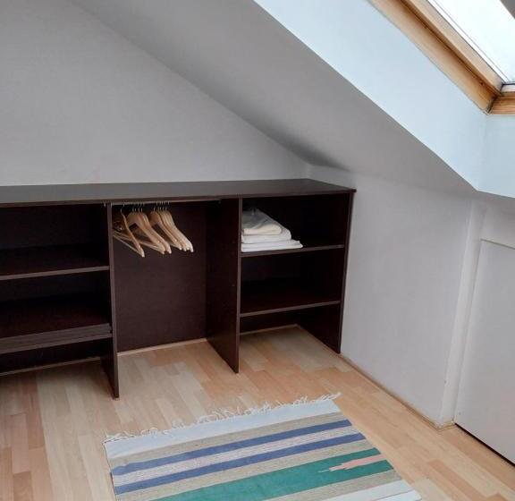 דירת חדר, Squash Apartments & Studios