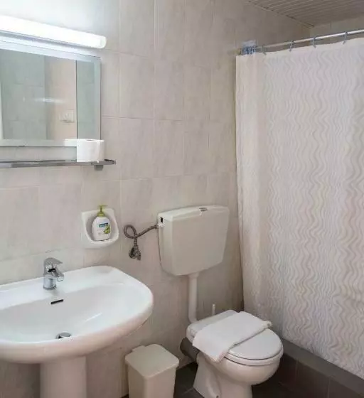 スタンダードスタジオ, Astra Hotel Apartments