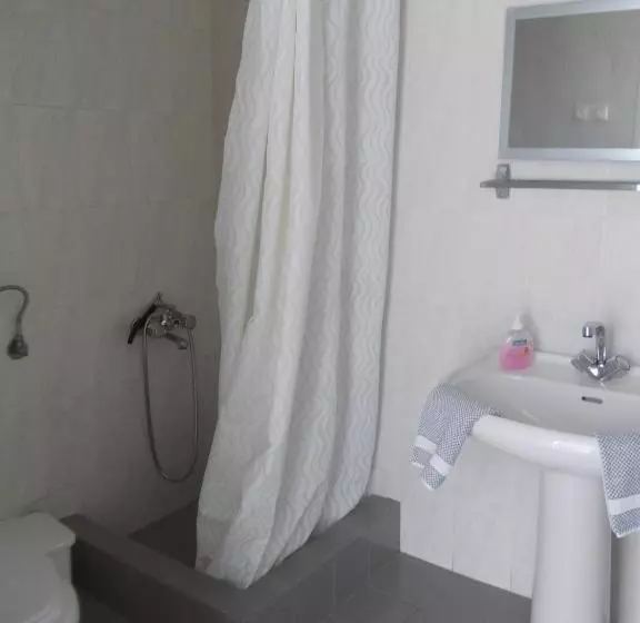 エコノミールーム, Astra Hotel Apartments