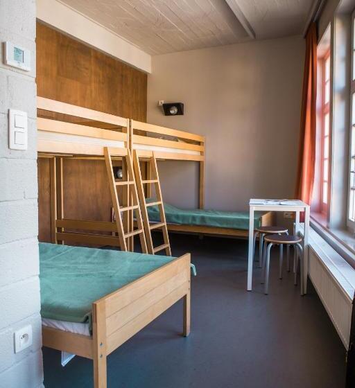 Четырехместный Номер Стандарт, De Draecke Hostel